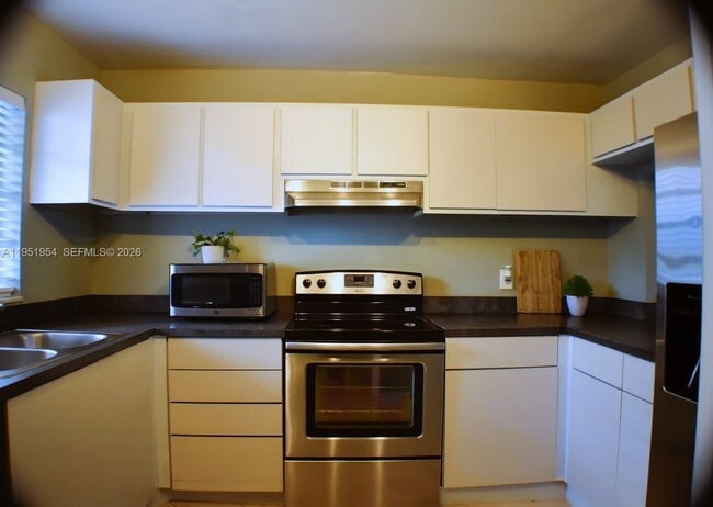 property at 9450 Live Oak Pl