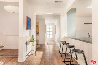 2015 Nichols Canyon Rd in Los Angeles, CA - Building Photo - Building Photo