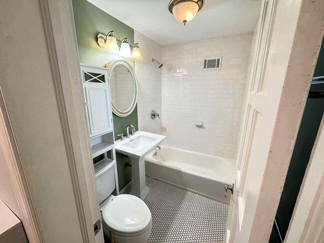 400 E 65th St in Kansas City, MO - Building Photo - Building Photo