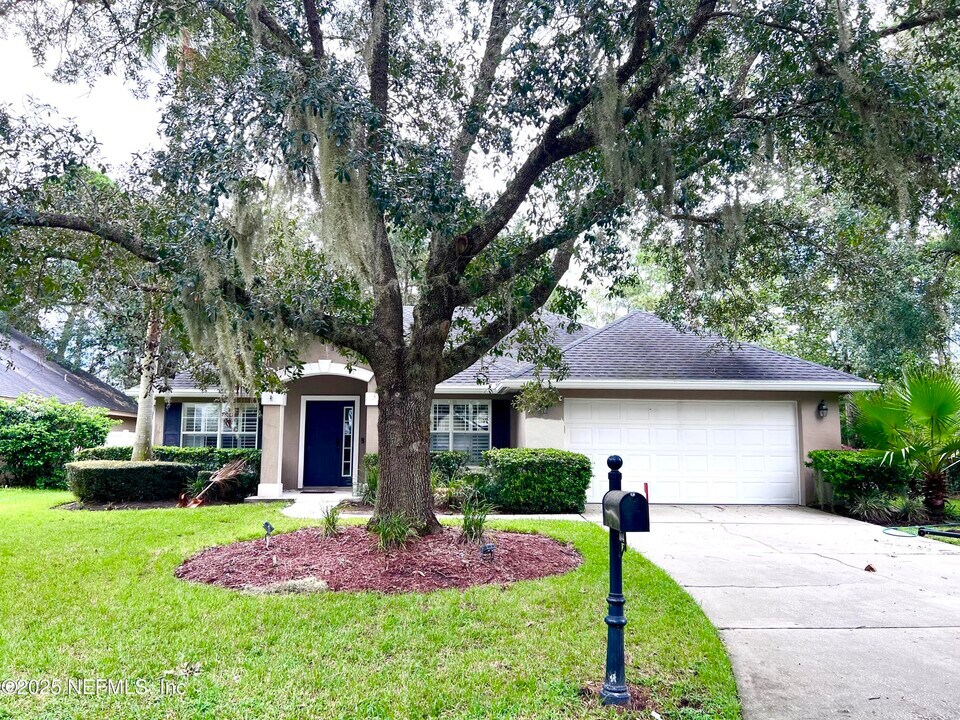844 Sawyer Run Ln in Palm Valley, FL - Building Photo