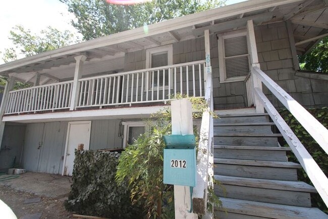 2012 Sanguinet St in Fort Worth, TX - Foto de edificio - Building Photo