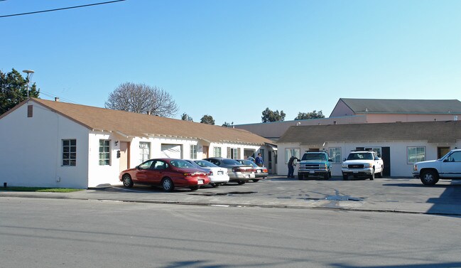 12 Mayfair Dr in Salinas, CA - Foto de edificio - Building Photo