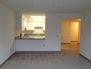 Whitney Towers, L.L.C. (WTL) in Hamden, CT - Building Photo - Building Photo