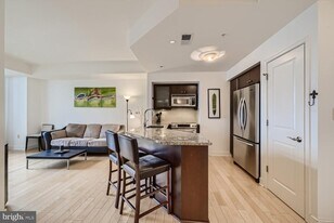 675 S President St in Baltimore, MD - Building Photo