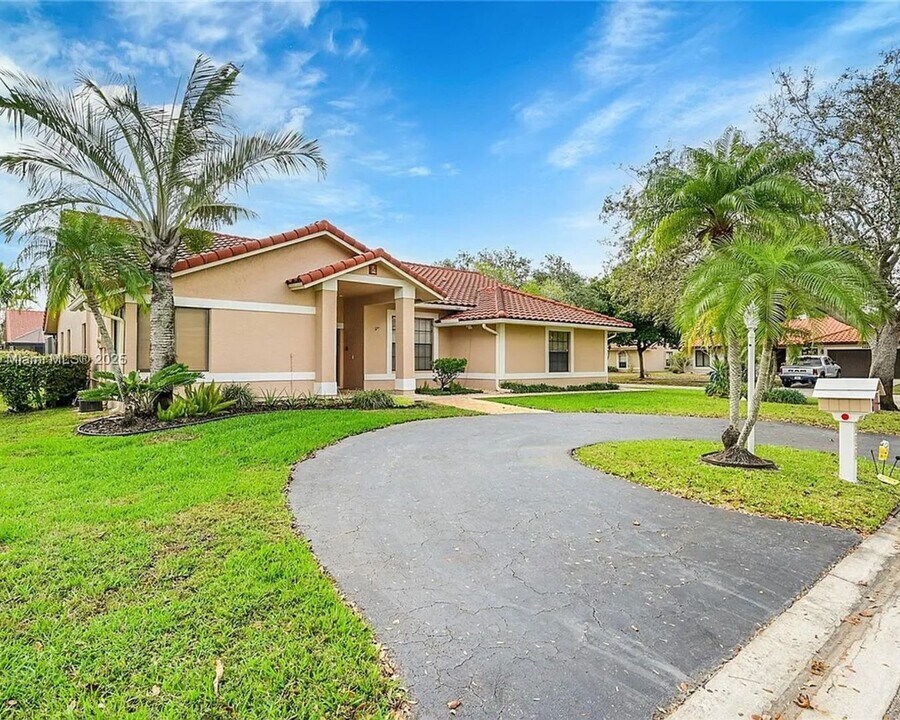 296 NW 118th Ter in Coral Springs, FL - Building Photo