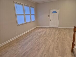 584 Seminole Ave NE, Unit A in Atlanta, GA - Building Photo - Building Photo