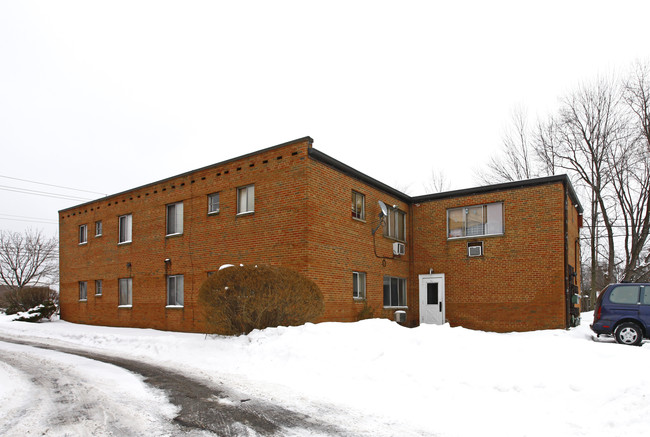 32950-33170 Aurora Rd in Solon, OH - Foto de edificio - Building Photo