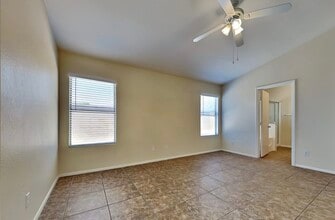 4521 Possum Berry Ln in North Las Vegas, NV - Foto de edificio - Building Photo