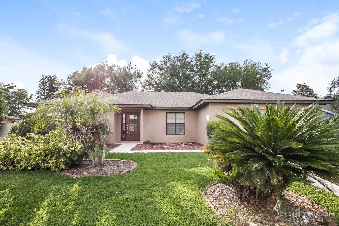 4680 Treasure Cay Rd in Tavares, FL - Building Photo