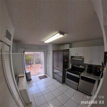 13165 SW 64th Terrace in Miami, FL - Foto de edificio - Building Photo