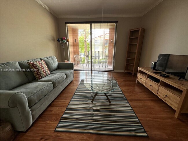 6841 SW 44th St in Miami, FL - Building Photo - Building Photo