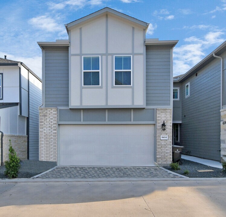 8414 Rising Stream Dr in Houston, TX - Building Photo