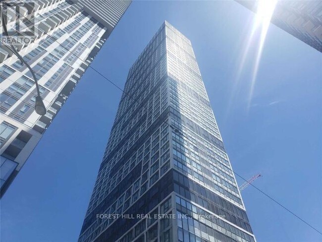 181-2181 Dundas St E