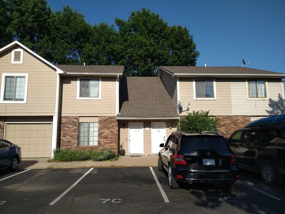 2406 Alabama St in Lawrence, KS - Building Photo