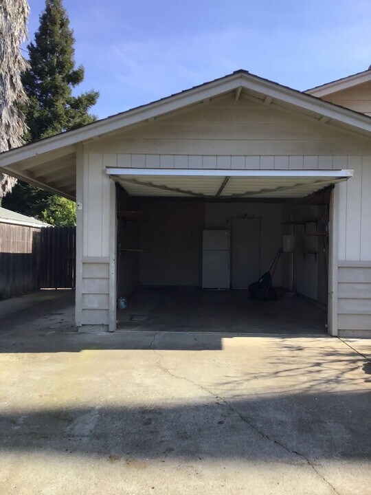 1060 Jackson St in Gridley, CA - Building Photo