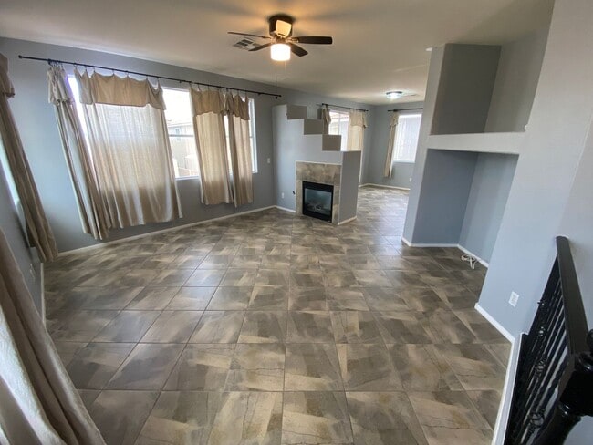 10827 Muscari Way in Las Vegas, NV - Building Photo - Building Photo