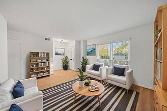 9654 Westview Dr in Houston, TX - Building Photo - Building Photo