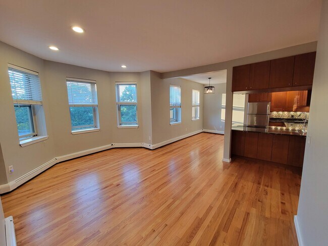 390 Riverway, Unit 16 in Boston, MA - Foto de edificio - Building Photo