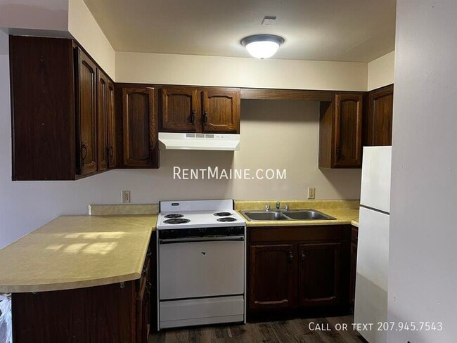 47 Sanford St in Bangor, ME - Building Photo - Building Photo