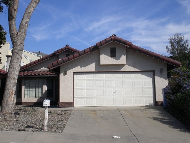 2356-2356 Bushnell St