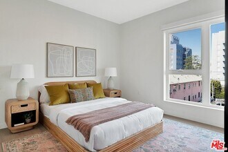 1325 N New Hampshire Ave in Los Angeles, CA - Building Photo - Building Photo