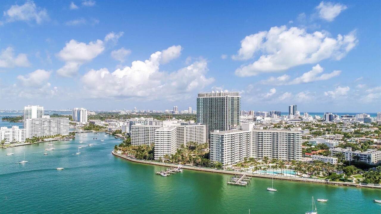 1500 Bay Rd, Unit 1138S in Miami Beach, FL - Building Photo