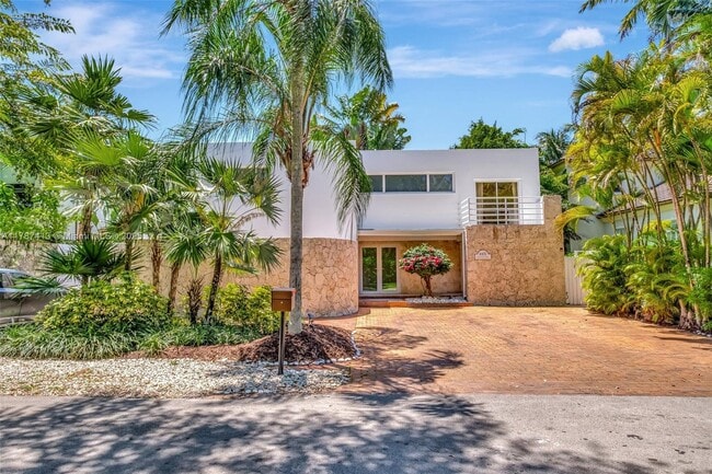 4410 Brighton Pl in Miami, FL - Building Photo - Building Photo