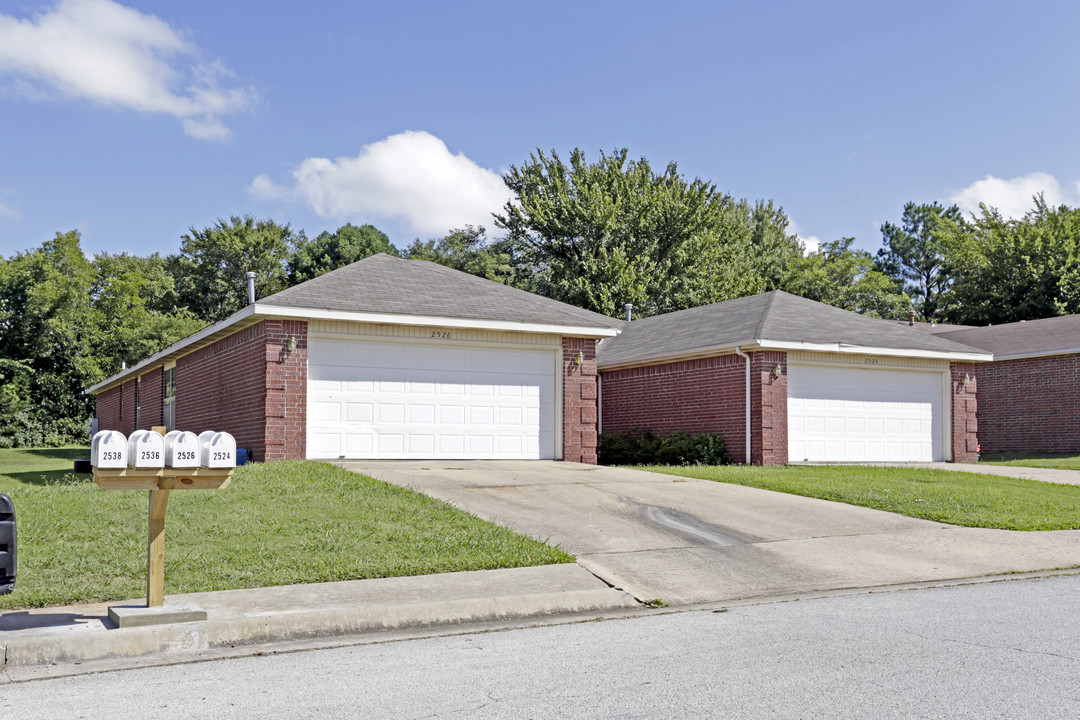 2524-2538 W Houston St in Fayetteville, AR - Building Photo