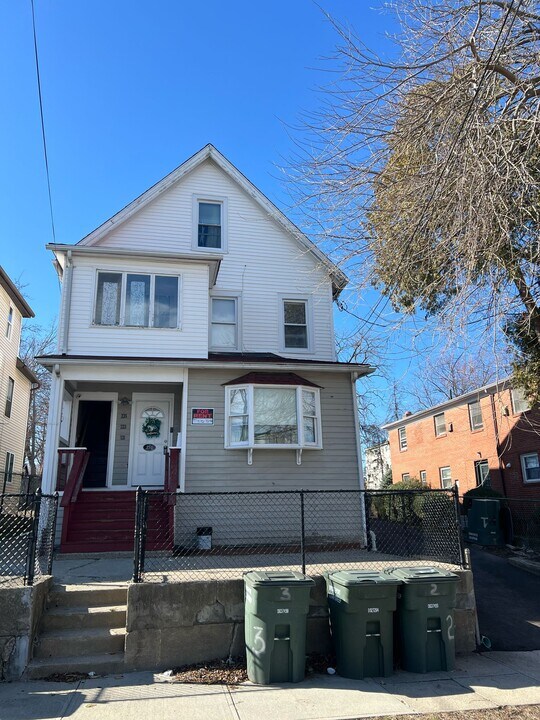233 Monroe St, Unit 2 in Bridgeport, CT - Foto de edificio