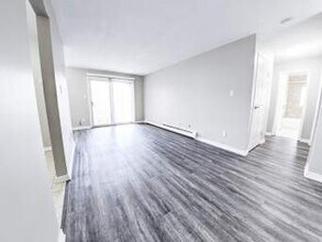 Parkside Place Apartments in Waterloo, ON - Building Photo - Building Photo