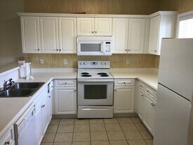 208 Castle Dr in Myrtle Beach, SC - Building Photo