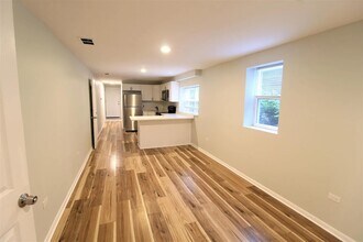 2731 W St Georges Ct in Chicago, IL - Building Photo - Building Photo