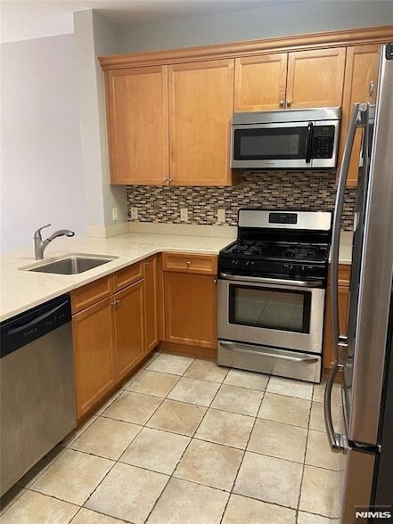 10 Sampson St in Saddle Brook, NJ - Building Photo - Building Photo