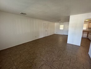 8019 W Earll Dr in Phoenix, AZ - Building Photo - Building Photo