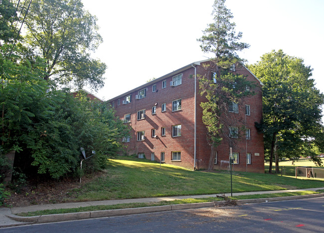 Aurora Hills Apartments in Arlington, VA - Building Photo - Building Photo