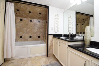 7726 Miller Glen Ln in Houston, TX - Building Photo - Building Photo