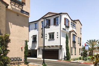 Townes at Magnolia Residential in Anaheim, CA - Foto de edificio - Building Photo