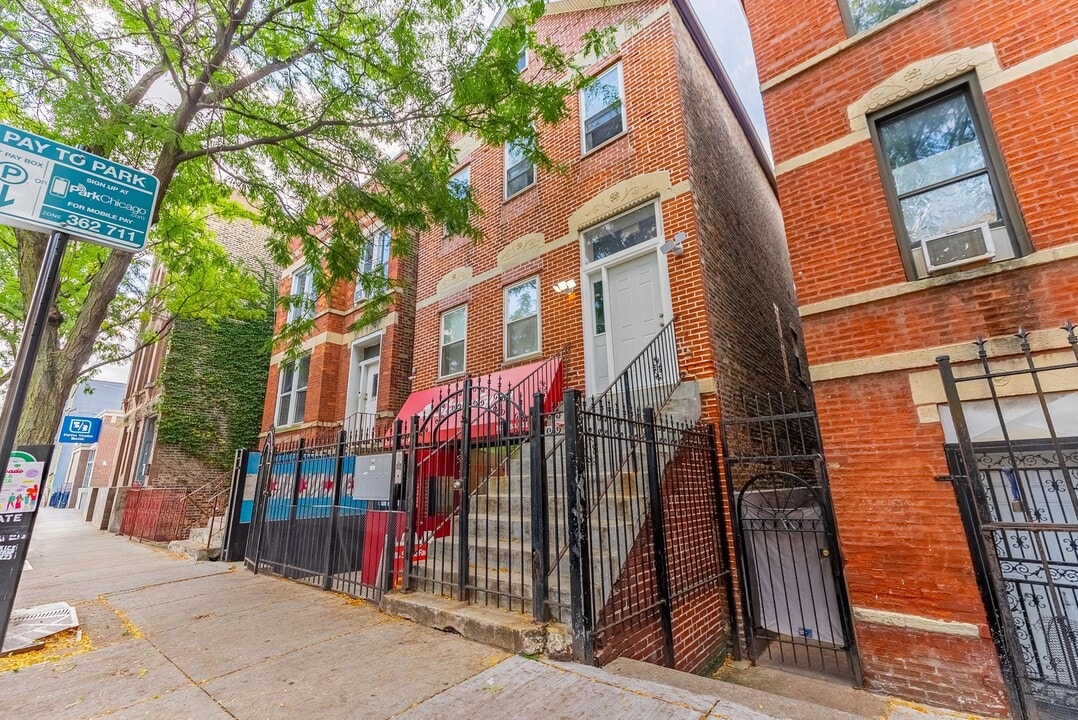 1631 W 18th St in Chicago, IL - Building Photo