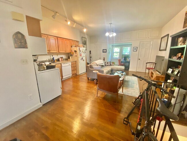 325 C St SE in Washington, DC - Building Photo - Building Photo