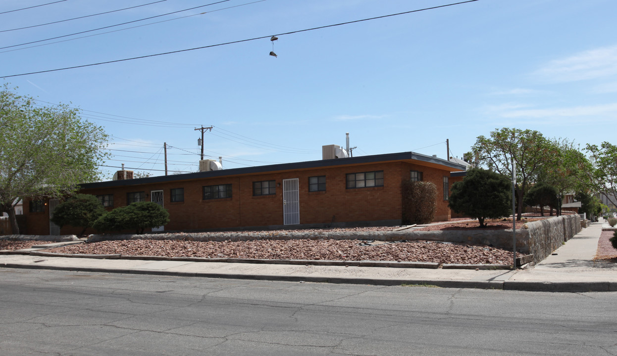 1320 N Campbell St in El Paso, TX - Building Photo