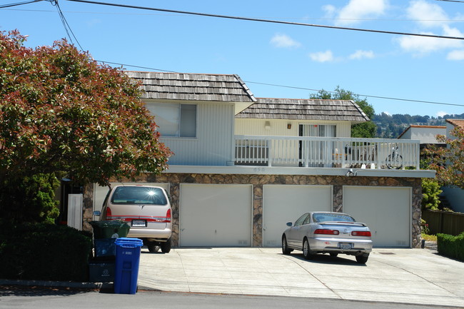 620 Lexington Ave in El Cerrito, CA - Building Photo - Building Photo