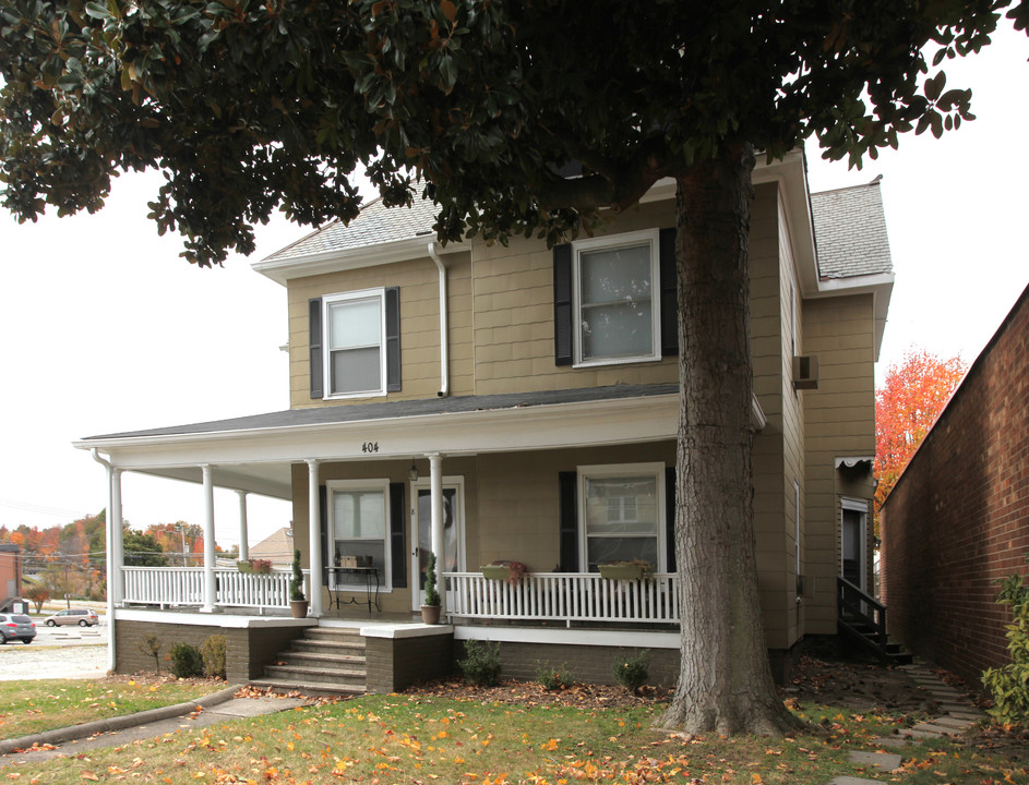 404 Blandwood Ave in Greensboro, NC - Foto de edificio