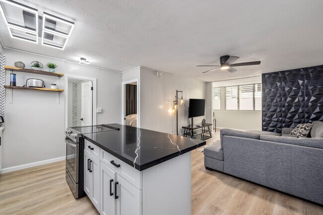 225 Lili?uokalani Ave in Honolulu, HI - Building Photo - Building Photo