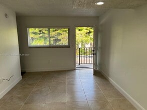 1650 W 44th Pl in Hialeah, FL - Building Photo - Building Photo