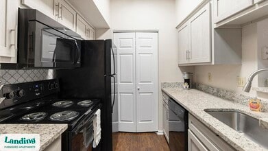 165 Forestbrook Dr in Lewisville, TX - Foto de edificio - Building Photo