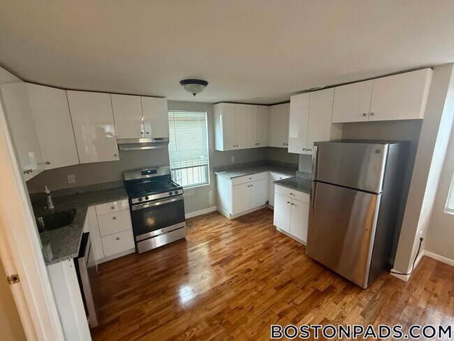 38 Forest St in Boston, MA - Building Photo - Building Photo