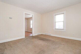 19211 Shawnee Ave-Unit -2/UP in Cleveland, OH - Building Photo - Building Photo