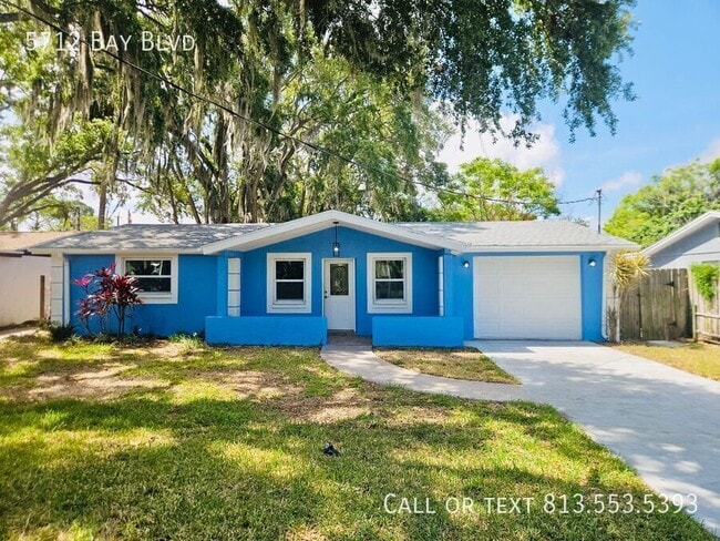5712 Bay Blvd in Port Richey, FL - Building Photo - Building Photo