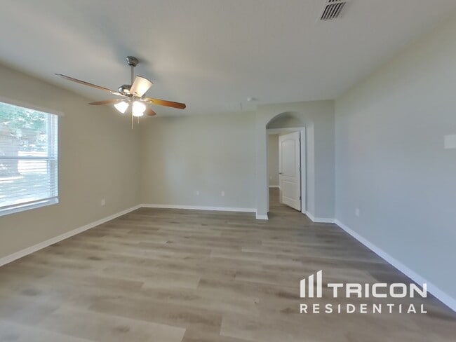 5994 Churchill Square Way in Groveland, FL - Building Photo - Building Photo