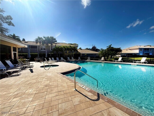 370 Emerald Bay Cir in Naples, FL - Building Photo - Building Photo